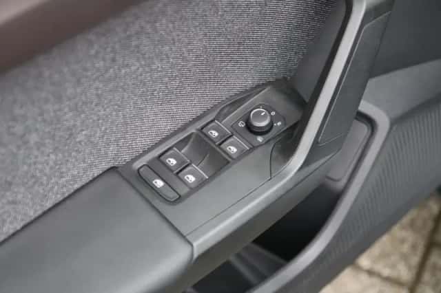 SEAT Leon (2023) thumbnail 35