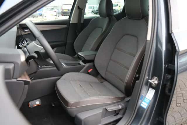 SEAT Leon (2023) thumbnail 5