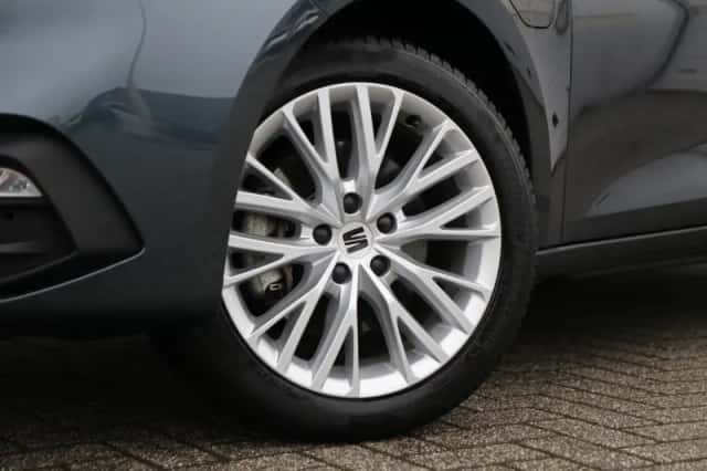 SEAT Leon (2023) thumbnail 44