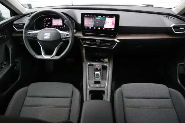 SEAT Leon (2023) thumbnail 6
