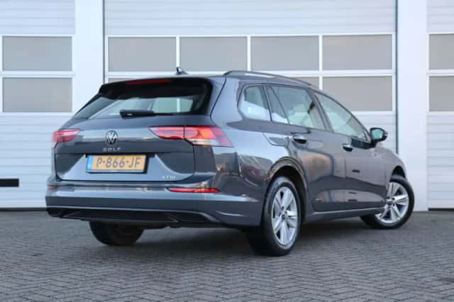 Volkswagen Golf (2022) thumbnail 2