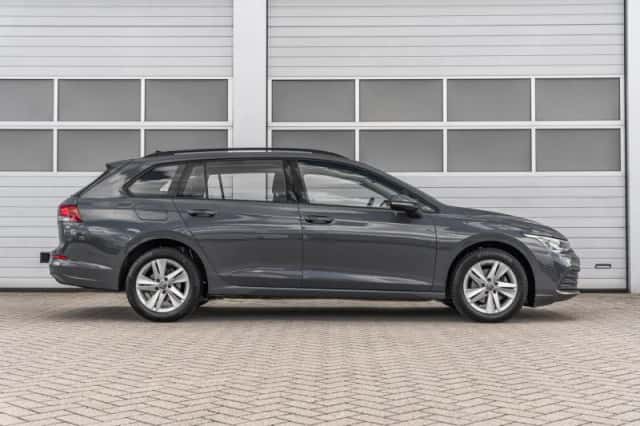 Volkswagen Golf (2022) thumbnail 3