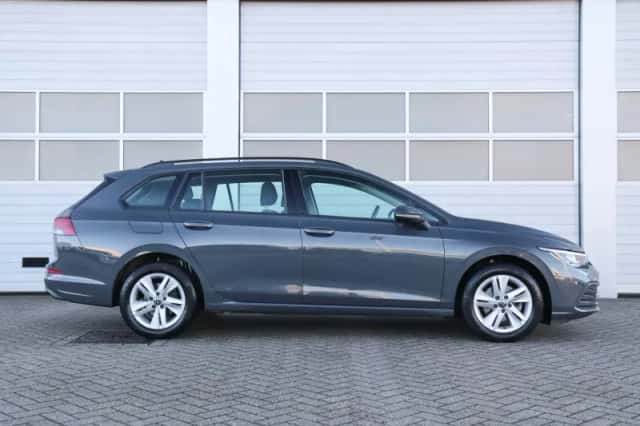 Volkswagen Golf (2022) thumbnail 3