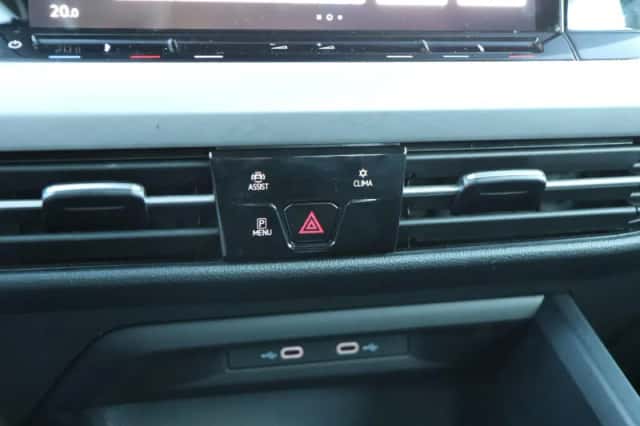Volkswagen Golf (2022) thumbnail 25
