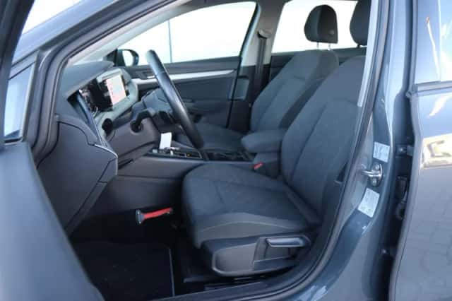 Volkswagen Golf (2022) thumbnail 4