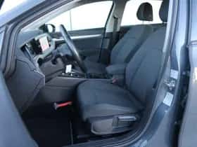 Volkswagen Golf (2022) thumbnail 4