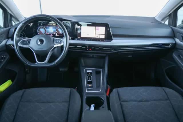 Volkswagen Golf (2022) thumbnail 5