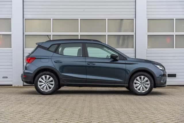 SEAT Arona (2025) thumbnail 3