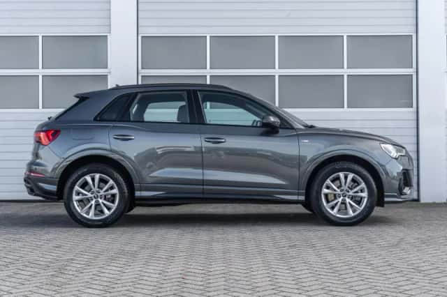 Audi Q3 (2023) thumbnail 3