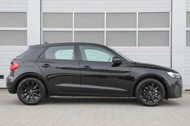 Audi A1 (2025) thumbnail 3