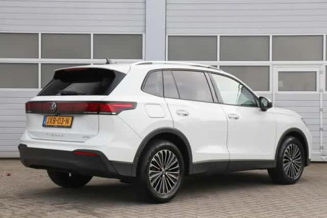 Volkswagen Tiguan (2025) thumbnail 2