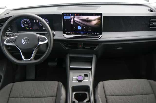 Volkswagen Tiguan (2025) thumbnail 5