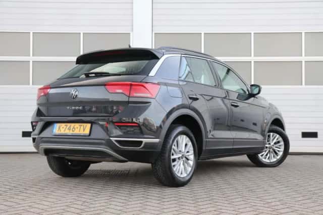 Volkswagen T-Roc (2021) thumbnail 2