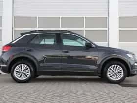 Volkswagen T-Roc (2021) thumbnail 3