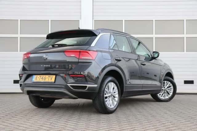 Volkswagen T-Roc (2021) thumbnail 2