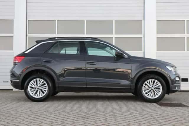 Volkswagen T-Roc (2021) thumbnail 3