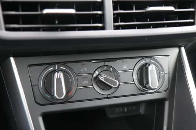 Volkswagen Polo (2021) thumbnail 25