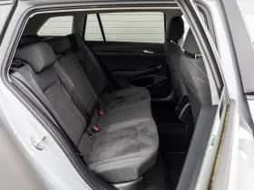 Volkswagen Golf (2024) thumbnail 18