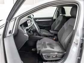 Volkswagen Golf (2024) thumbnail 5