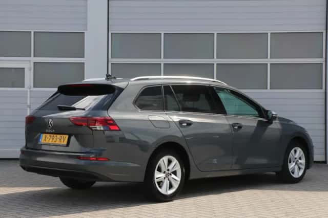 Volkswagen Golf (2024) thumbnail 2
