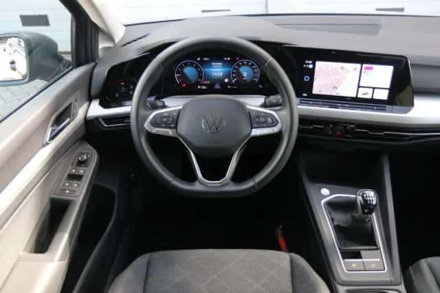 Volkswagen Golf (2024) thumbnail 18