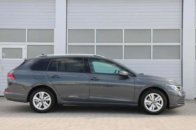 Volkswagen Golf (2024) thumbnail 3