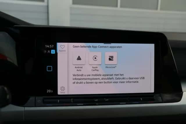 Volkswagen Golf (2024) thumbnail 24
