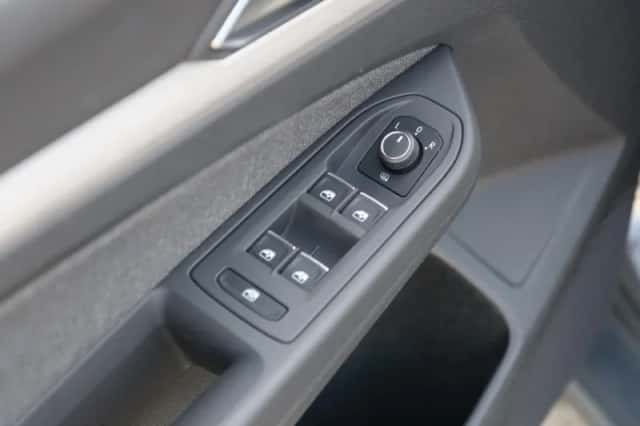 Volkswagen Golf (2024) thumbnail 28