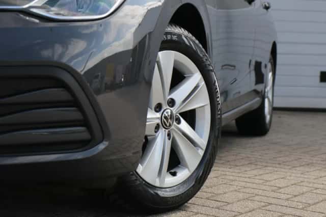 Volkswagen Golf (2024) thumbnail 36