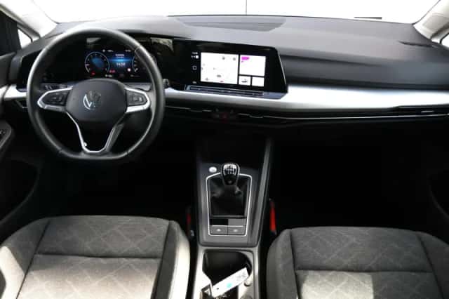 Volkswagen Golf (2024) thumbnail 5