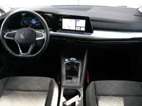 Volkswagen Golf (2024) thumbnail 5