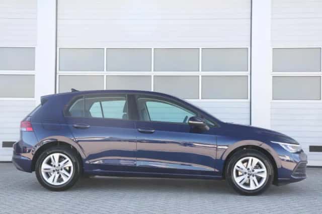 Volkswagen Golf (2023) thumbnail 3
