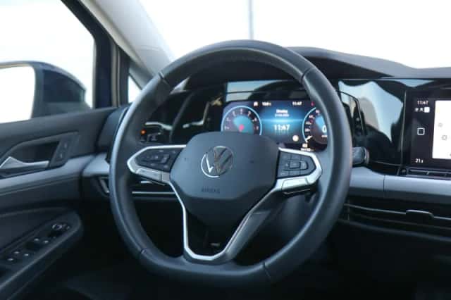 Volkswagen Golf (2023) thumbnail 30