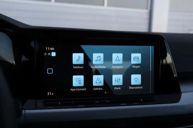 Volkswagen Golf (2023) thumbnail 36