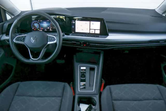 Volkswagen Golf (2023) thumbnail 5
