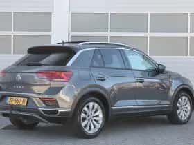 Volkswagen T-Roc (2018) thumbnail 2