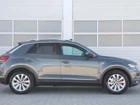 Volkswagen T-Roc (2018) thumbnail 3