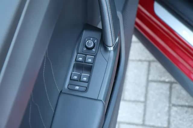 CUPRA Leon Sportstourer (2022) thumbnail 27
