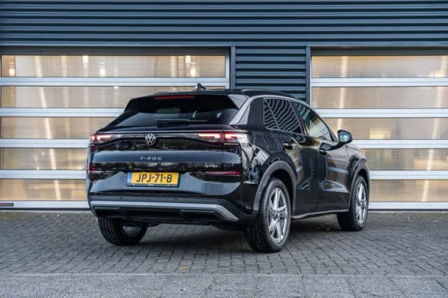 Volkswagen T-Roc (2025) thumbnail 2