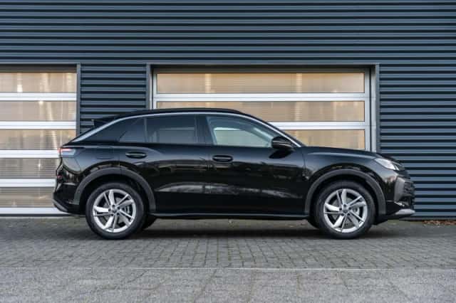 Volkswagen T-Roc (2025) thumbnail 3
