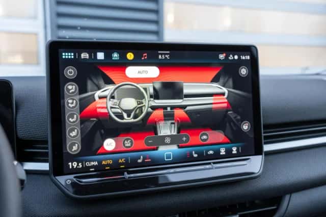 Volkswagen T-Roc (2025) thumbnail 25