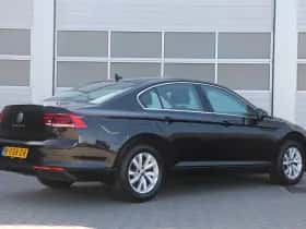 Volkswagen Passat (2022) thumbnail 2