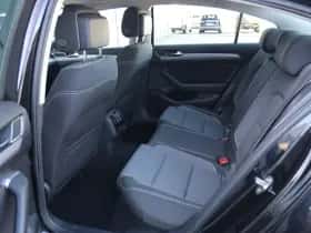 Volkswagen Passat (2022) thumbnail 17