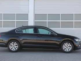 Volkswagen Passat (2022) thumbnail 3