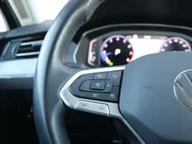 Volkswagen Passat (2022) thumbnail 21