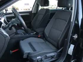 Volkswagen Passat (2022) thumbnail 4