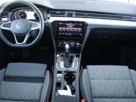 Volkswagen Passat (2022) thumbnail 5