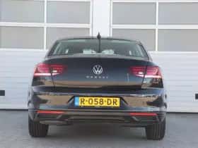 Volkswagen Passat (2022) thumbnail 10