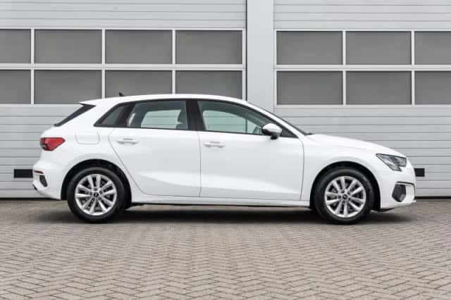 Audi A3 (2023) thumbnail 3