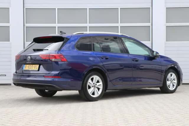Volkswagen Golf (2021) thumbnail 2
